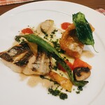 ビストロ アン ファミーユ - 魚料理（イサキのグリルとハモのフリット）