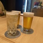 253406507 - ビールで乾杯