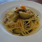 カジキマグロとナス・黒オリーブのオイルベーススパゲッティー