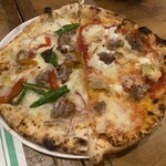 ア フェネステッラ - ヴェスーヴィオ(左)サルシッチャ(右)