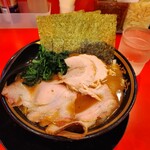 横浜家系ラーメン 大輝家 - デフォルトラーメン身バレ爆仕様(ありがとうございます)