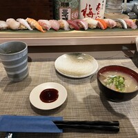 くずし寿司割烹 海月 - 写真撮るにも一苦労