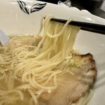 ニシキ イワモト・マツヤマ・ラーメンバー - やや柔らかめでモチモチとした中細ストレート麺