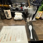 ニシキ イワモト・マツヤマ・ラーメンバー - カウンターの様子