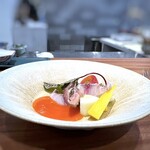 Refugeforestiere 五島 - 伊佐木（長崎）、パプリカとオレンジのソース、胡瓜、ハーブのオイル