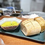 Refugeforestiere 五島 - 自家製パン2種・・どちらも美味しくて。イタリア産何とか小麦粉を使用されているそうです。