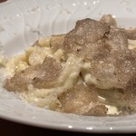 両忘 - 自家製パスタとトリュフのカルボナーラ