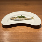 両忘 - 天竜川産の子持ち鮎の炭焼き