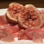 両忘 - フランス産生ハムと無花果