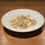 両忘 - 自家製パスタとトリュフのカルボナーラ