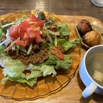 プレール - 料理写真:タコライス（ランチメニュー）　
1000円