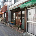 コロンビア - お店の玄関。ユニオン通りにあります