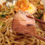 豚のらーめん 弐番手 - まぜそば  角切りチャーシュー