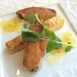 ル ボークープ - 前菜：さつま若しゃも手羽先のコンフィと帆立貝とスミイカのパヴェのサラダ仕立て柑橘類のソース