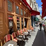 Le Royal Bar - ベランダに見えるけど歩道です