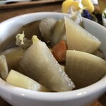 カフェ イチカ - 根菜、鶏ガラ、生姜。