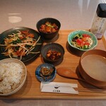 253469089 - レバニラ炒め定食 (1,380円・税込)