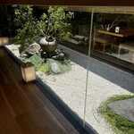 炭焼きうなぎ・かしわ 登河 - お洒落な中庭