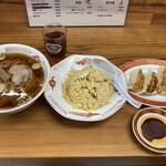 中華 十番 - ラーメン半チャーハンと餃子