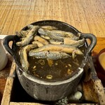 駒形どぜう - 2皿目はけっこうテキトーにお鍋に投入される…