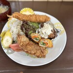 ていしょくうえだ - チキン南蛮は、甘酢　タルタル共に甘濃い味。エビフライと野菜の肉巻も普通です。