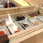 寿司處　金兵衛 - ネタケース