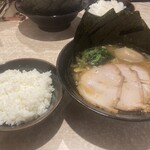 横浜家系ラーメン 麺屋いぶすけ - 
