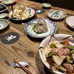 はらペコ屋 たま商店 - 白レバーのオイル煮、ずわいかに味噌和え、ポテサラ、冷やし茄子サラダ