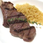 ラ サントゥール - 骨付き仔羊のグリエとクスクス（ソースは別皿）