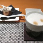 ラ サントゥール - コーヒーカップと砂糖にも拘りが見える