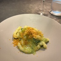 イナカーザ - ズッキーニとカラスミのアーリオオーリオパスタ。パスタはあまり食べたことのないもので、ブジアーテ。レモンのオリーブオイルをかけて。
