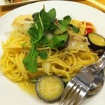 カフェ＆ビア　あるかアるか - たっぷり野菜とアンチョビのパスタ♪
      旬のお野菜、たけのこ〜！