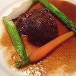 ビストロ ポップコーン - 春ディナーその６：ナイフを入れるやいなや崩れ落ちるほど柔らかく煮込まれています