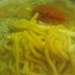 龍上海 - からみそﾗｰﾒﾝ大盛￥1050の麺アップ