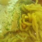 龍上海 - からみそﾗｰﾒﾝ大盛￥1050の麺アップ