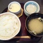 Tonkatsu Misoya - ご飯、味噌汁、茶碗蒸し