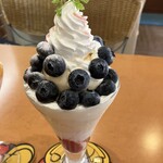 リヴェール二ツ坂 - ブルーベリーパフェ