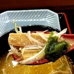 俺の中華たなか家 - トッピングの「白髪葱」「メンマ」、そして熱々つけ汁からサルベージ⤴した「ワカメ」と共に「蓮華リフト⤴️」^_^v