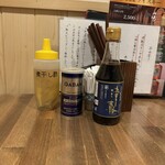 酒肴場 屯 - 卓上の調味料