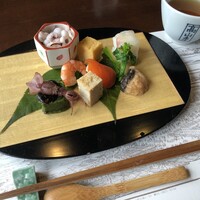 韻松亭 - 見目麗しい八寸。 韻松亭 - 見目麗しい八寸。