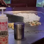 Tanaka of Tokyo - フライドライスをつくるシェフ