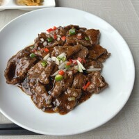涵梅舫 銀座店 - 牛肉の黒胡椒炒め