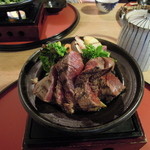 粟 - 大和牛の陶板焼きステーキ