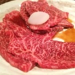 かぐら（炎蔵） - 上ロース
                                
                                上カルビにタン塩、厚切り特上カルビを注文。
                                タレの甘さは控えめで、お肉の美味しさを楽しめる。
                                
                                厚切り特上カルビは、ステーキ感覚で味わえ、塩コショウで十分にうまい