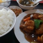 清香苑 - 本日定食（鶏の唐揚げ黒酢かけ700円）