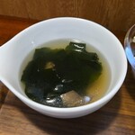 キッチン ブルー グローブ - わかめスープのアップ