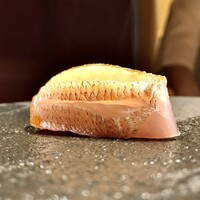 鮨 由う - 