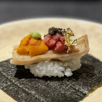 日本焼肉はせ川 別亭 銀座店 - 黒毛和牛と鰻の贅沢肉寿司 北海道根室産バフン雲丹 オセトラキャビア 金箔