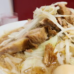 ラーメン二郎 - 豚の厚み