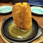 ポッシュ ドゥ マモン - ガーリックトースト